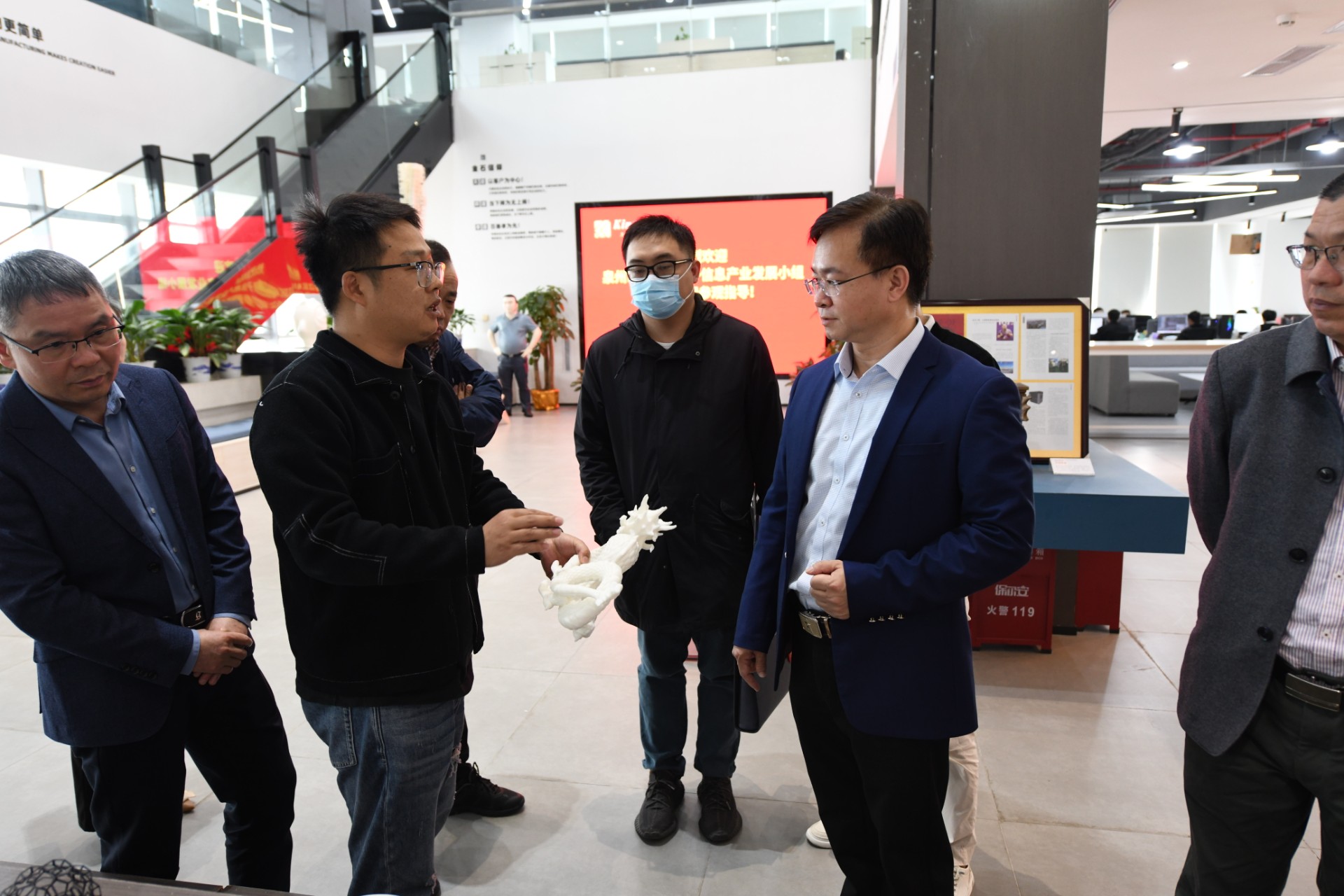 促協(xié)作，謀發(fā)展！泉州市洛江區(qū)電子信息產(chǎn)業(yè)發(fā)展小組蒞臨金石三維參觀調(diào)研